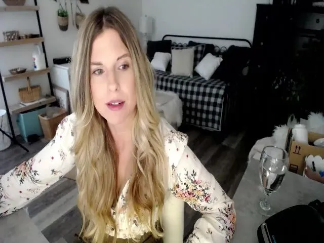 Live sex webcam photo for AnnaLand #274599380