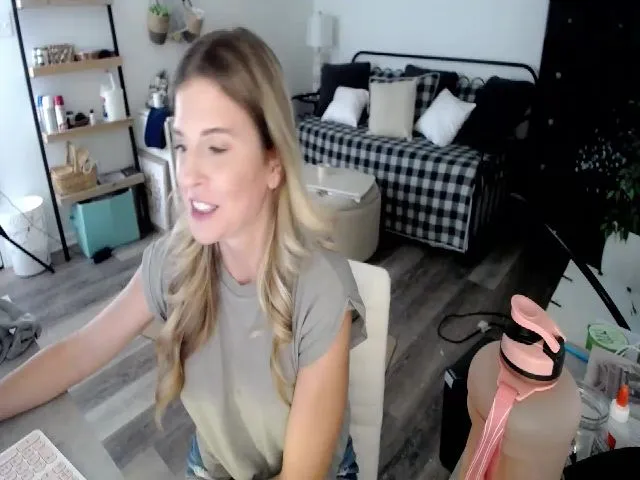 Live sex webcam photo for AnnaLand #274830693