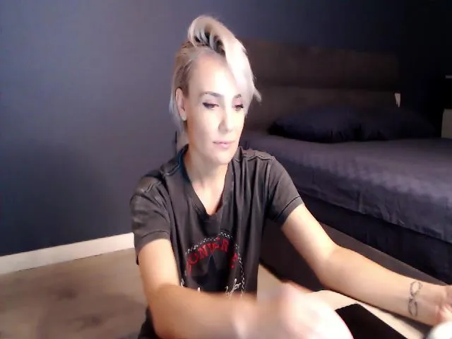 Live sex webcam photo for AnneInD #273977516