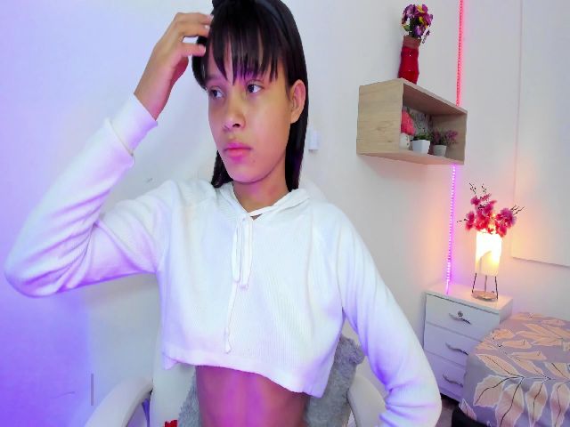 Live sex webcam photo for Anne_caramelo #272286236