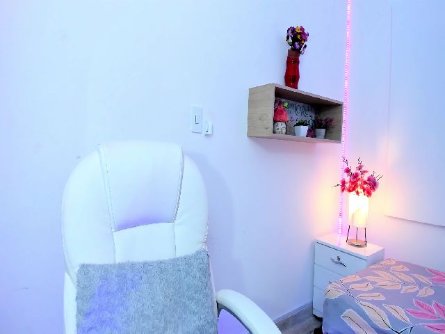 Live sex webcam photo for Anne_caramelo #272348370