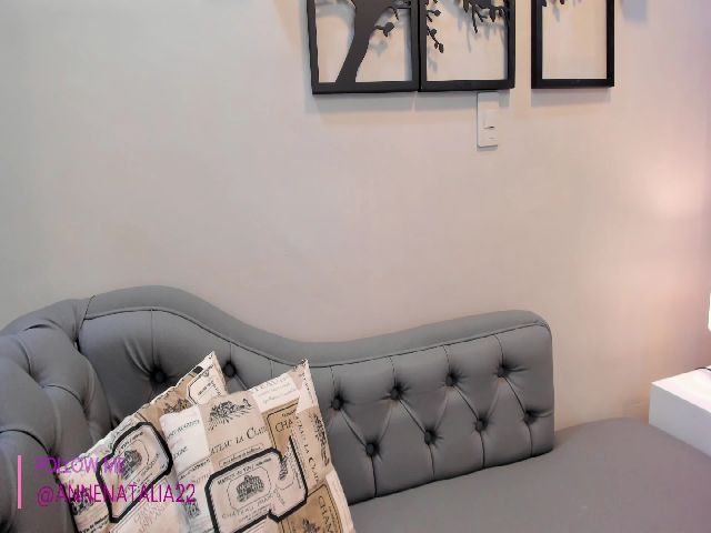 Live sex webcam photo for Anne_caramelo #272868376