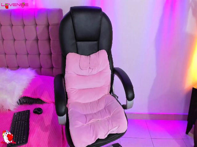 Live sex webcam photo for Annescarlett #273594650