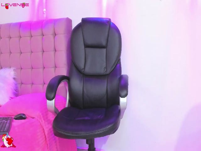 Live sex webcam photo for Annescarlett #273677428