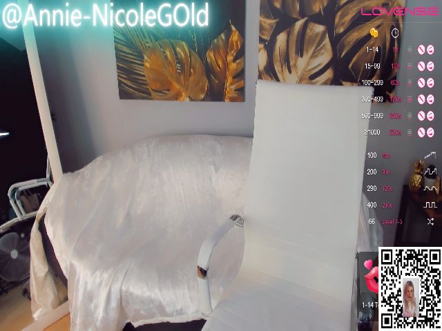 Live sex webcam photo for AnnieGOld #273932619