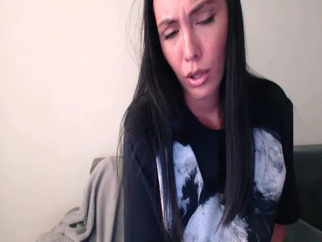 Live sex webcam photo for Annie_Amy #273344893