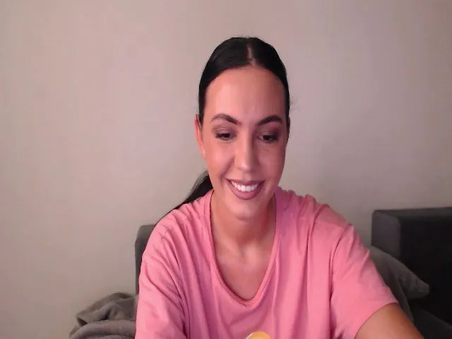 Live sex webcam photo for Annie_Amy #273956228