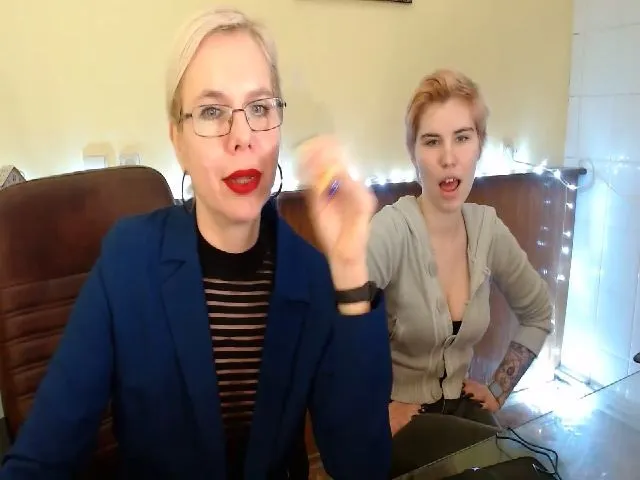Live sex webcam photo for Annie_Roses #271909901