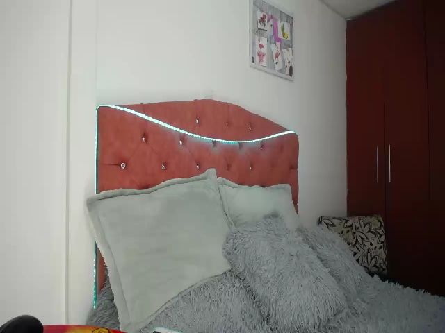 Live sex webcam photo for Annie_dalton_ #272773650