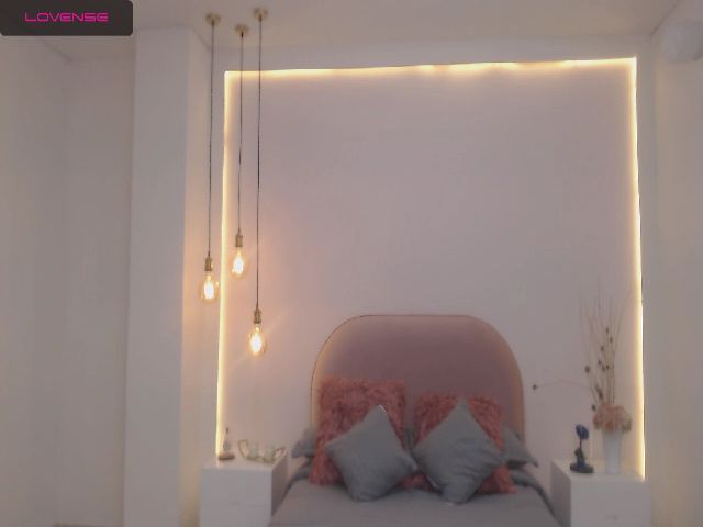 Live sex webcam photo for Annie_gil_ #272767981