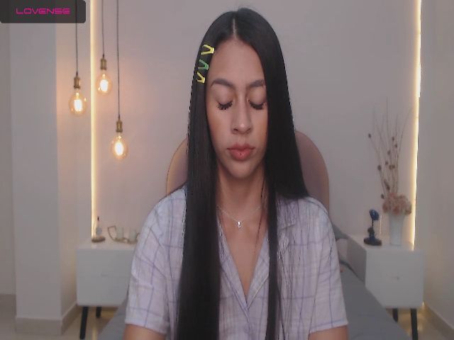 Live sex webcam photo for Annie_gil_ #272779012