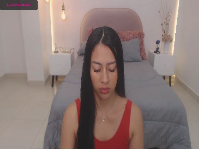 Live sex webcam photo for Annie_gil_ #272877649