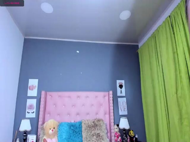 Live sex webcam photo for Annieomel #272835926