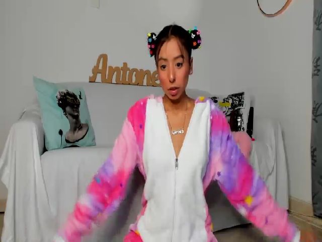 Live sex webcam photo for AntonelaBella #273334635