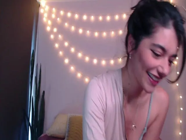 Live sex webcam photo for Antonella__ #274169535