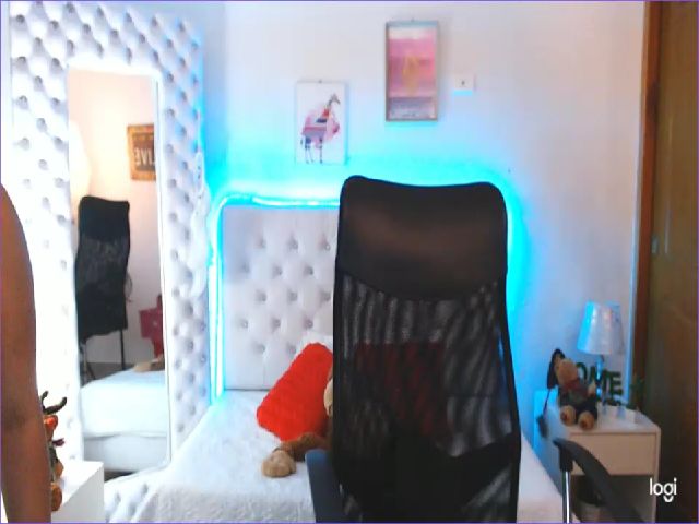 Live sex webcam photo for Antonella_lpz #271912294