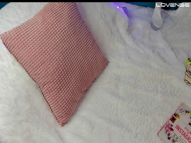 Live sex webcam photo for AprilAlba777 #273937304