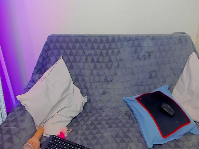 Live sex webcam photo for April_bb #272245463