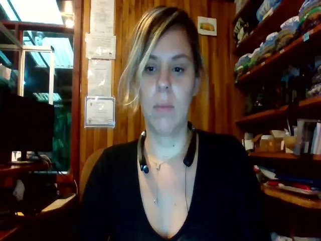 Live sex webcam photo for AriadneOliver #274377393