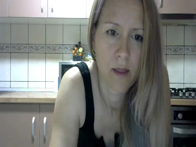 Live sex webcam photo for ArianaClody #273583678