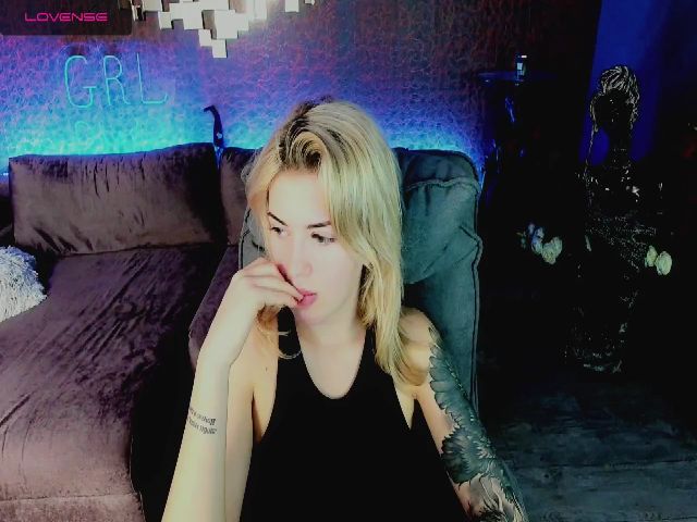 Live sex webcam photo for ArielAniston #272355023