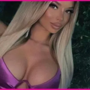 Live sex webcam photo for AshleyAddi #291415678