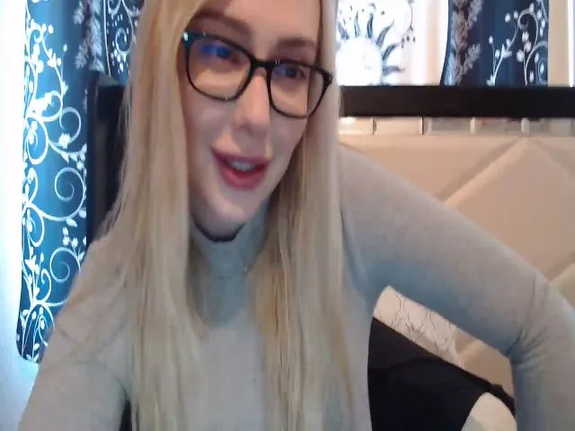 Live sex webcam photo for AshleyMarina #272299135