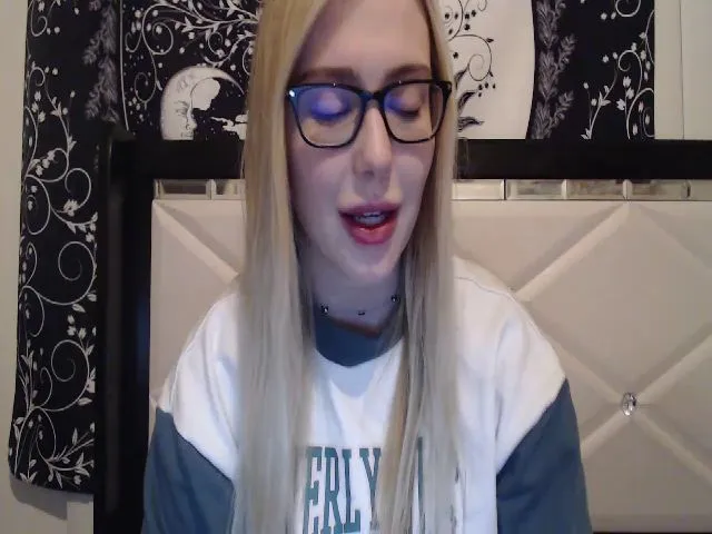 Live sex webcam photo for AshleyMarina #272302876