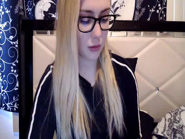 Live sex webcam photo for AshleyMarina #272507336