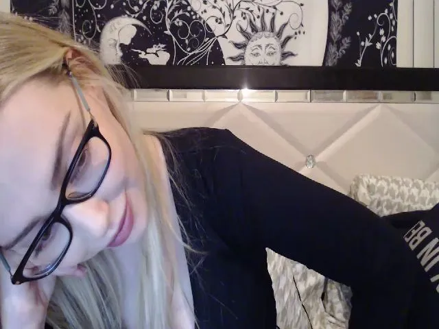 Live sex webcam photo for AshleyMarina #273353881