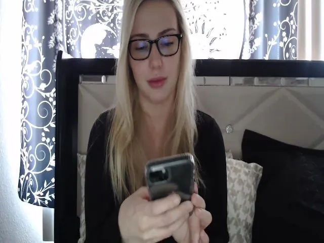 Live sex webcam photo for AshleyMarina #273542431