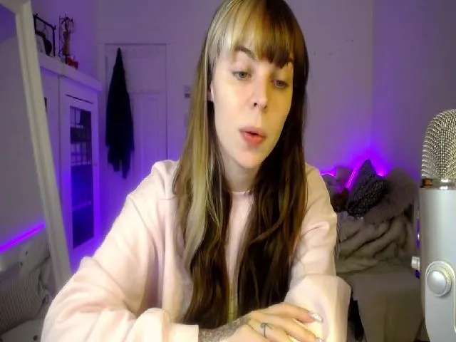Live sex webcam photo for AshleyTea #271698671