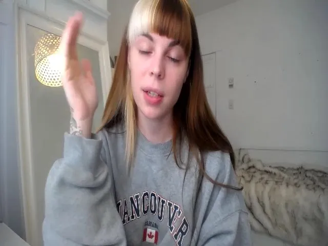 Live sex webcam photo for AshleyTea #272177431