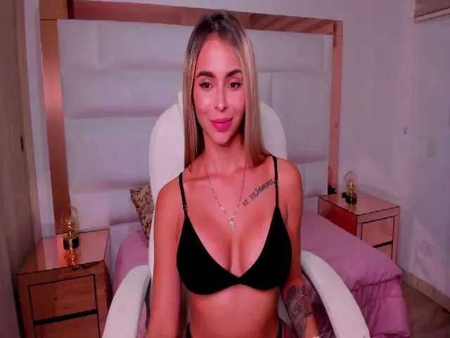 Live sex webcam photo for Ashleygrey_ #273196423