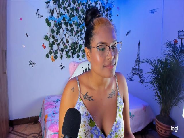 Live sex webcam photo for Ashleygzles #273413842