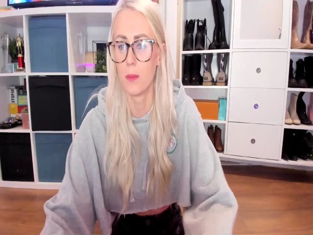 Live sex webcam photo for Ashleyylovee #274478539