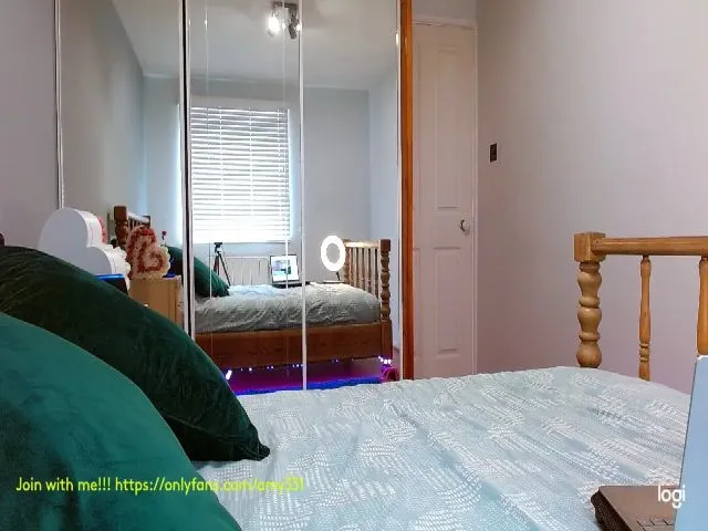 Live sex webcam photo for Asia331 #273899020