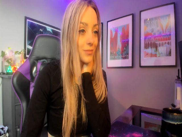 Live sex webcam photo for AstridLuxe #272501318