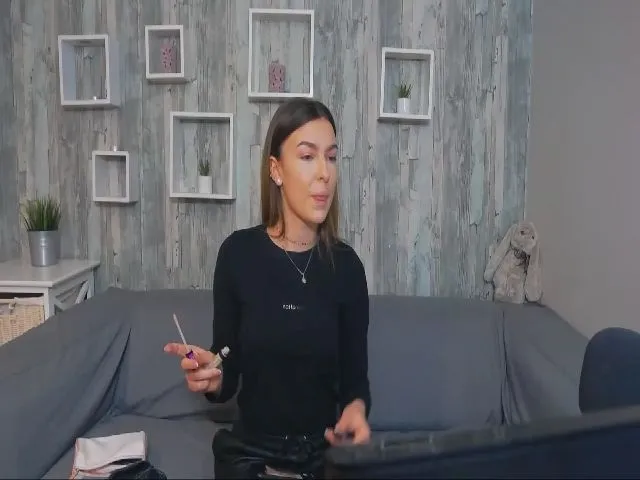 Live sex webcam photo for AtomicJessie #272042842