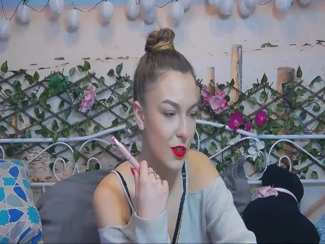 Live sex webcam photo for AtomicJessie #272122991
