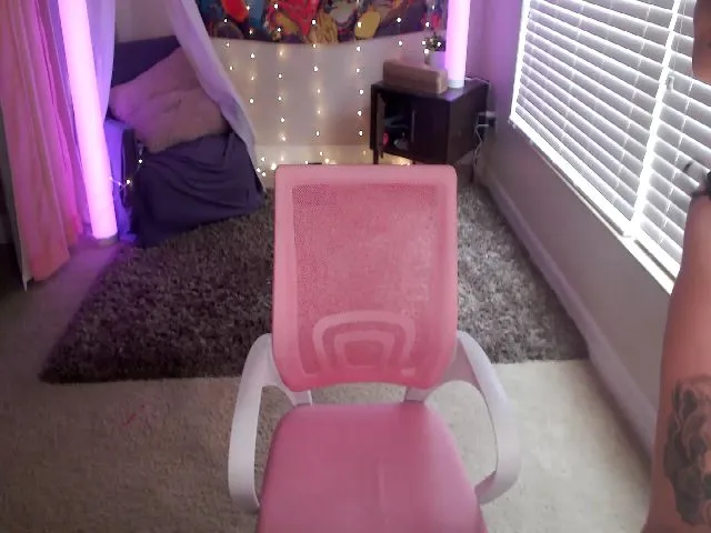 Live sex webcam photo for AtomicMilf #273178882