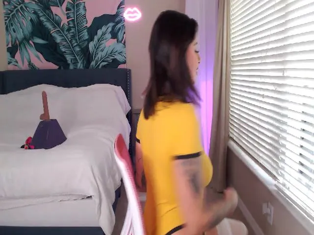 Live sex webcam photo for AtomicMilf #274342684