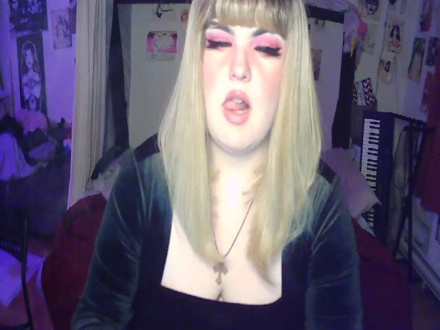 Live sex webcam photo for Aurora420 #272155206