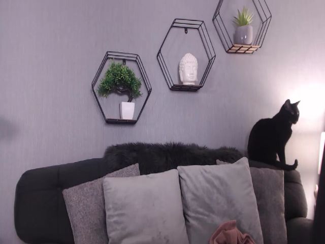 Live sex webcam photo for AuroraXSky #272673206