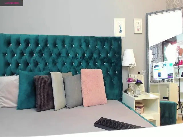 Live sex webcam photo for AutumnRaeXx #273632492