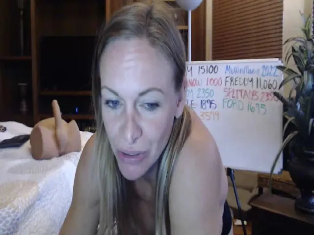 Live sex webcam photo for Autumn_Blonde #272711124