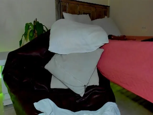 Live sex webcam photo for AvaJones_milf #272997606