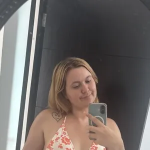 Live sex webcam photo for Avery_Doll #293896163