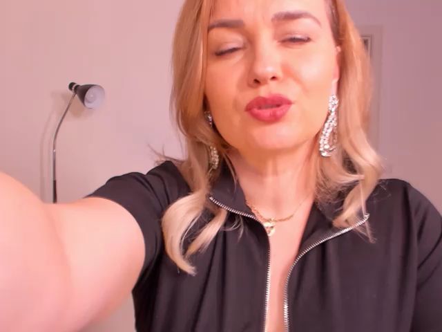 Live sex webcam photo for Babette69 #272742096