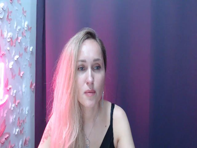 Live sex webcam photo for BabiQueen #273549096